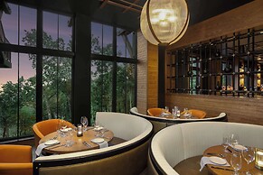 Cloudland at McLemore Resort Lookout Mountain, Curio by Hilton