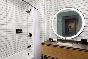 Cloudland at McLemore Resort Lookout Mountain, Curio by Hilton