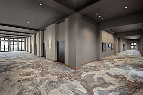 Cloudland at McLemore Resort Lookout Mountain, Curio by Hilton