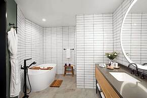 Cloudland at McLemore Resort Lookout Mountain, Curio by Hilton