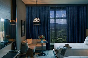 Cloudland at McLemore Resort Lookout Mountain, Curio by Hilton