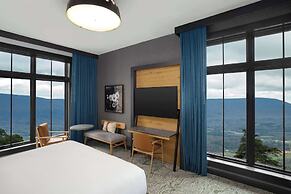 Cloudland at McLemore Resort Lookout Mountain, Curio by Hilton