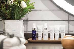 Cloudland at McLemore Resort Lookout Mountain, Curio by Hilton