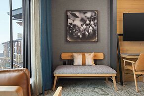 Cloudland at McLemore Resort Lookout Mountain, Curio by Hilton