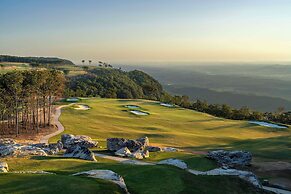 Cloudland at McLemore Resort Lookout Mountain, Curio by Hilton