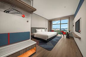 Holiday Inn Express Shenzhen Futian Center by IHG