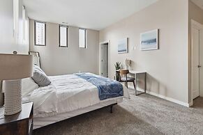 Modern Downtown Apartment