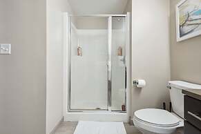 Modern Downtown Apartment