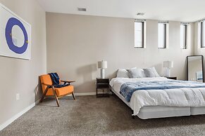 Modern Downtown Apartment