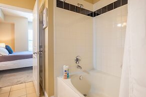 Executive Suite With Pool & Gym