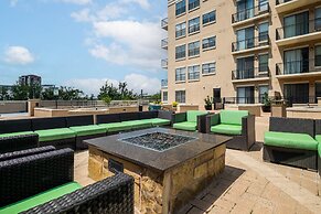 Executive Suite With Pool & Gym