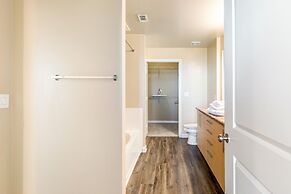 Executive Suite With Pool & Gym