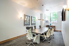 Executive Suite With Pool & Gym