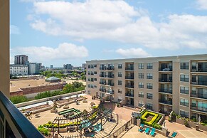 Executive Suite With Pool & Gym