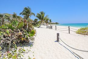 Marea Azul Beach Resort