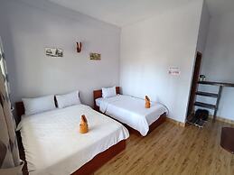 Roomy Guesthouse