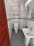 Roomy Guesthouse