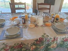 Jilly Park Farm Interactive Experience Complimentary Breakfast Linen I