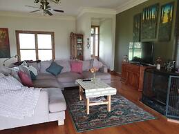 Jilly Park Farm Interactive Experience Complimentary Breakfast Linen I