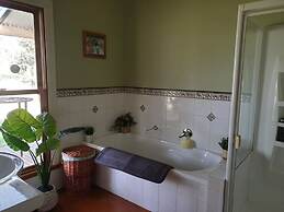 Jilly Park Farm Interactive Experience Complimentary Breakfast Linen I