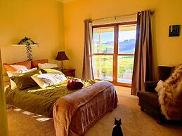 Jilly Park Farm Interactive Experience Complimentary Breakfast Linen I