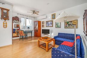 Apartment for 3 With Balcony by Renters