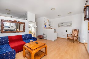 Apartment for 3 With Balcony by Renters