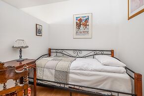 Apartment for 3 With Balcony by Renters