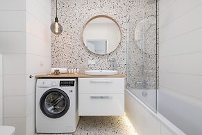 Stylish Apartment Bażantów by Renters