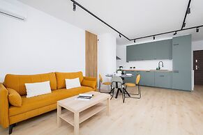 Stylish Apartment Bażantów by Renters