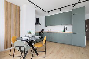 Stylish Apartment Bażantów by Renters