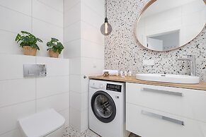 Stylish Apartment Bażantów by Renters