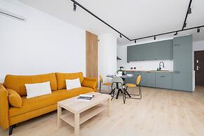 Stylish Apartment Bażantów by Renters