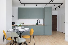Stylish Apartment Bażantów by Renters
