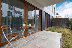 Stylish Apartment Bażantów by Renters