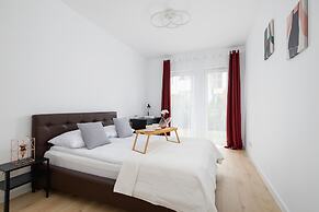 Stylish Apartment Bażantów by Renters