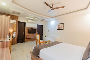 Fabhotel Signature Inn