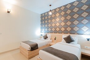 Fabhotel Signature Inn