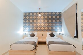 Fabhotel Signature Inn