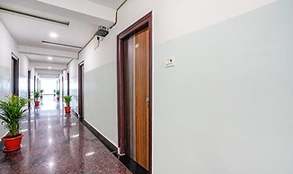 Fabhotel Sri Karthikeya Grand