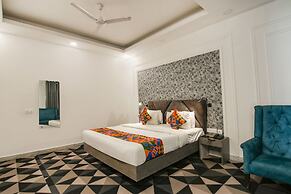 Fabhotel Marritt Grand