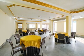 Fabhotel Girija