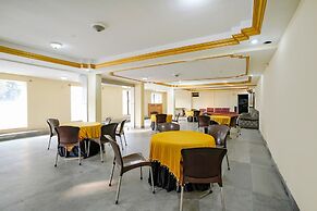 Fabhotel Girija