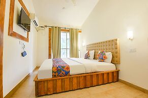 Fabhotel Grand Royal Palms