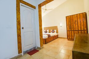 Fabhotel Grand Royal Palms