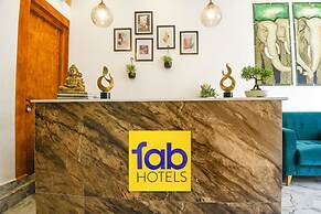 Fabhotel Grand Royal Palms