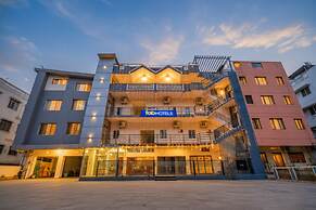 Fabhotel Ivory Pearl