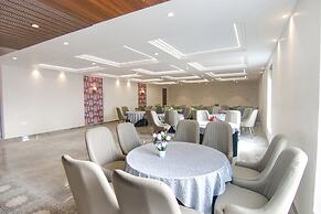 Fabhotel Prime Royal Court