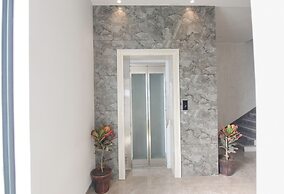 Fabhotel Prime Royal Court