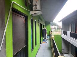 OYO Life  93023 Kost Bulan Karawang